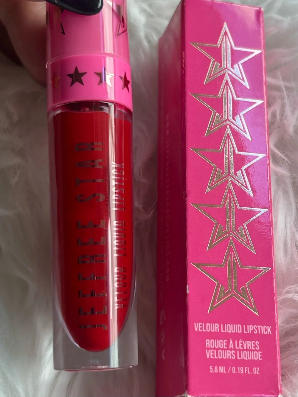 Jeffree star velour liquid lipstick in redrum